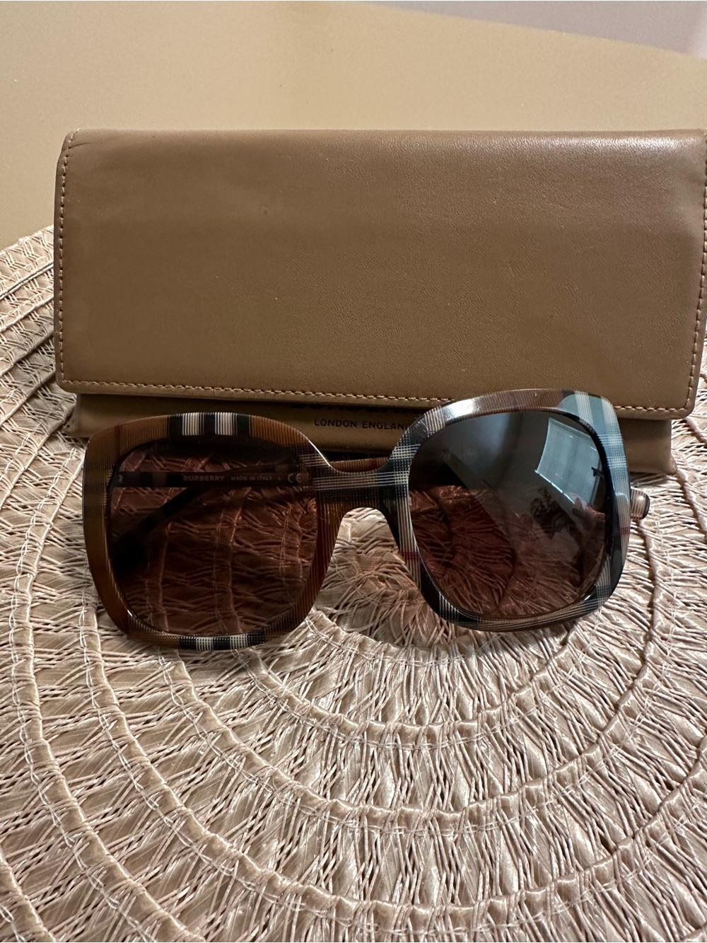 Burberry Tortoiseshell Plaid Square Women's Sunglasses in Brown and Black - Picture 2 of 14